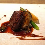 長谷川 稔 - ２種類の牛肉の炭火焼き