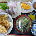 Shinkaigyoryouriuoshigeshokudou - ミニ丼+刺身定食￥1200