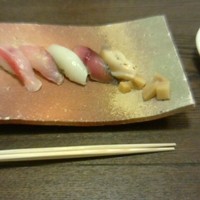 鮨処 匠 - にぎり、生姜、醤油
                
