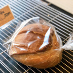 ベイク　オカジマ - バタチェ。結構大きめのパンです。