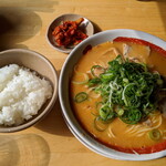 ラーメン 一こく - みそラーメンとライス(中)170円