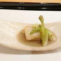 馬車道 大かわ - 牛蒡のすり流しに太刀魚フライ、生麩、タラの芽