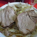 ラーメン二郎 - ◆今回の豚はポークソテー並の大きさでした（笑）
