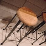 特注のカウンタースツール