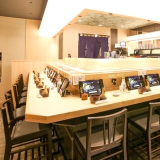 全席にタッチパネルを搭載しておりますので、注文も楽々♪