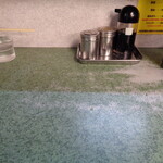 ラーメン二郎 - オタジの代名詞、カウンター