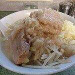 ラーメン二郎 - ラーメン、にんにく多め、あぶら固まり