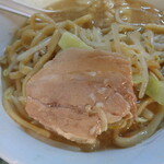 ラーメン二郎 - 本当はこの大きさで2枚