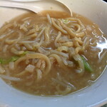 ラーメン二郎 - 底にたまったにんにくを旨くすくって食べましょう～