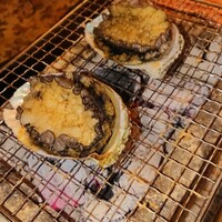 活カニの花咲 - アワビの炭火焼き
