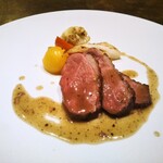 シャテーニュ - 肉料理　鴨胸肉のロースト　胡椒のソース