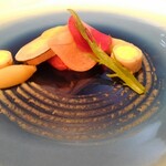 ミチノ・ル・トゥールビヨン - 天然鰤のスモーク 大根とさつま芋の温かいサラダ