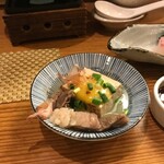 くいもんや おか村 - 豆腐と肉の煮込み