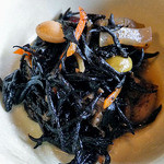 Okazu Chuubou - 「厚切豚の和風ステーキ定食」の小鉢（ヒジキの煮物）
