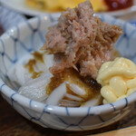 朝めし酒場 ナニコレ食堂 - 新玉葱とツナサラダ