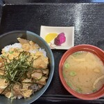 レント カフェ - 親子丼　味噌汁付き　500円