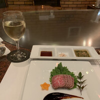 ビフテキのカワムラ 神戸本店 - オードブルと白ワイン