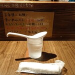 らーめんふぁんくらぶ 歴史を刻め - れんげとおしぼり等はセルフ。