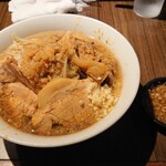 らーめんふぁんくらぶ 歴史を刻め - 初日。ラーメン(200g)+豚1枚。