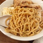 らーめんふぁんくらぶ 歴史を刻め - 醤油色に染まる麺。