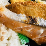 ほっともっと - ～おかか香る～しゃけ塩焼き弁当@530円(税込)
