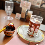 レストラン キエフ - 【紅茶】
                                薔薇のジャムと一緒に戴ける。