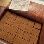 レ・アントルメ国立 - 大学通りの石畳