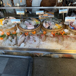 Kisik Bar and Grill  - まずは好きな魚を選びます。