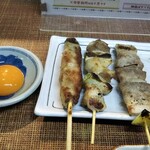 やき鳥小雀 - つくね、ねぎま、豚バラ、せせり。焼きが最高っす。