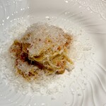 RISTORANTE la primula  - タリオリーニ自家製のロングパスタ　アメーラトマトとパルミジャーノチーズで