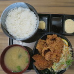 Ichi - 本日の日替わりランチ　月曜日と木曜日は唐揚げ・カキフライ定食　770円(税込)