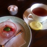 呆喰亭 信夫 - デザートと紅茶