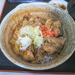 四季蕎麦 - バラ焼き丼！豚バラ肉が丁度良い大きさと厚みで味が染みて柔らかい！ご飯の炊き具合も良い！