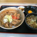 四季蕎麦 - バラ焼き丼セット！お新香、生卵、甘味もついて立食い系では豪勢なセット！！