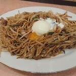 あぺたいと - 焼きそば  中 半熟玉子