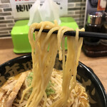 Marukin Hompo - 麺のアップ