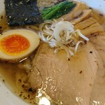 麺屋 双喜 - 5～6分ほどして「双喜さんのしおラーメン」登場！おーーー来た来た～！うーん美しいねー。このスープ、この麺、これは最早(もはや)芸術作品です。