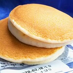 セブンイレブン - 料理写真:アイスコーヒーR100円 もちふわパンケーキ108円