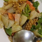龍興餐廳 - イカと野菜の炒めもの