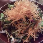 お通しのサラダ