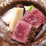 Azabu Wakei - 牛ランプの網焼き 土佐酢と新玉ねぎのソースで