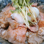 Wagyuu Sakana Hirasawa - ローストビーフ丼のアップ