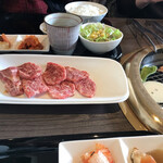 Yakiniku Keyaki - ロース定食のお肉