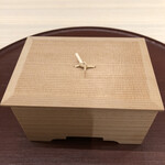 日本料理 久丹 - 木箱が登場