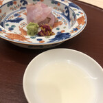 日本料理 久丹 - 手前は煎り酒、奥は白川の皮目炙り