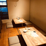 Yoiyoru Aratae - 掘りごたつ式テーブルが3席あります