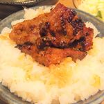 Yakiniku Douraku - 柔らかく肉肉しい美味さ！「リブカルビオンザライス」！美味いです。
