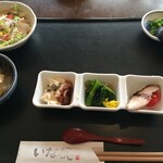 いな穂 - お盆に料理