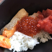 Dining & Bar TENQOO - 朝食ビュッフェ２８００円(総額）。いくら、焼き鮭、明太子をご飯にのせました。とても美味しくいただきました（╹◡╹）