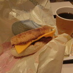 McDonald's - ソーセージマフィン、ホットコーヒー